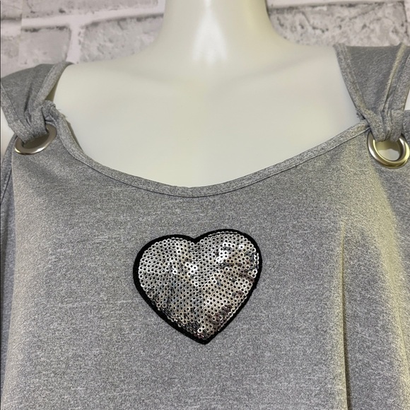 SHEIN Curve Heather Gray Tee, sequin heart,
Sleeveless size 2 XL - Picture 2 of 5